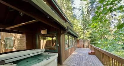 MT HOOD CABIN! Remodeled, 2500 sq ft, Sleeps 12!