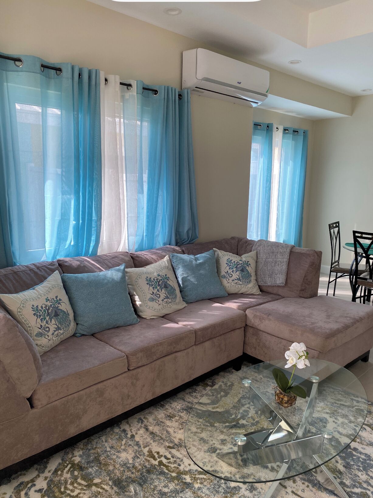 Smart-TV, Tischtennisplatte