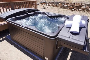 Bañera de hidromasaje al aire libre