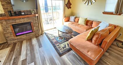 Deer Mountain Branson Suite Overlooking Pointe Royale Golf Course in Branson!