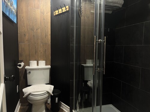 Basement Guesthouse near National Park and Montreal