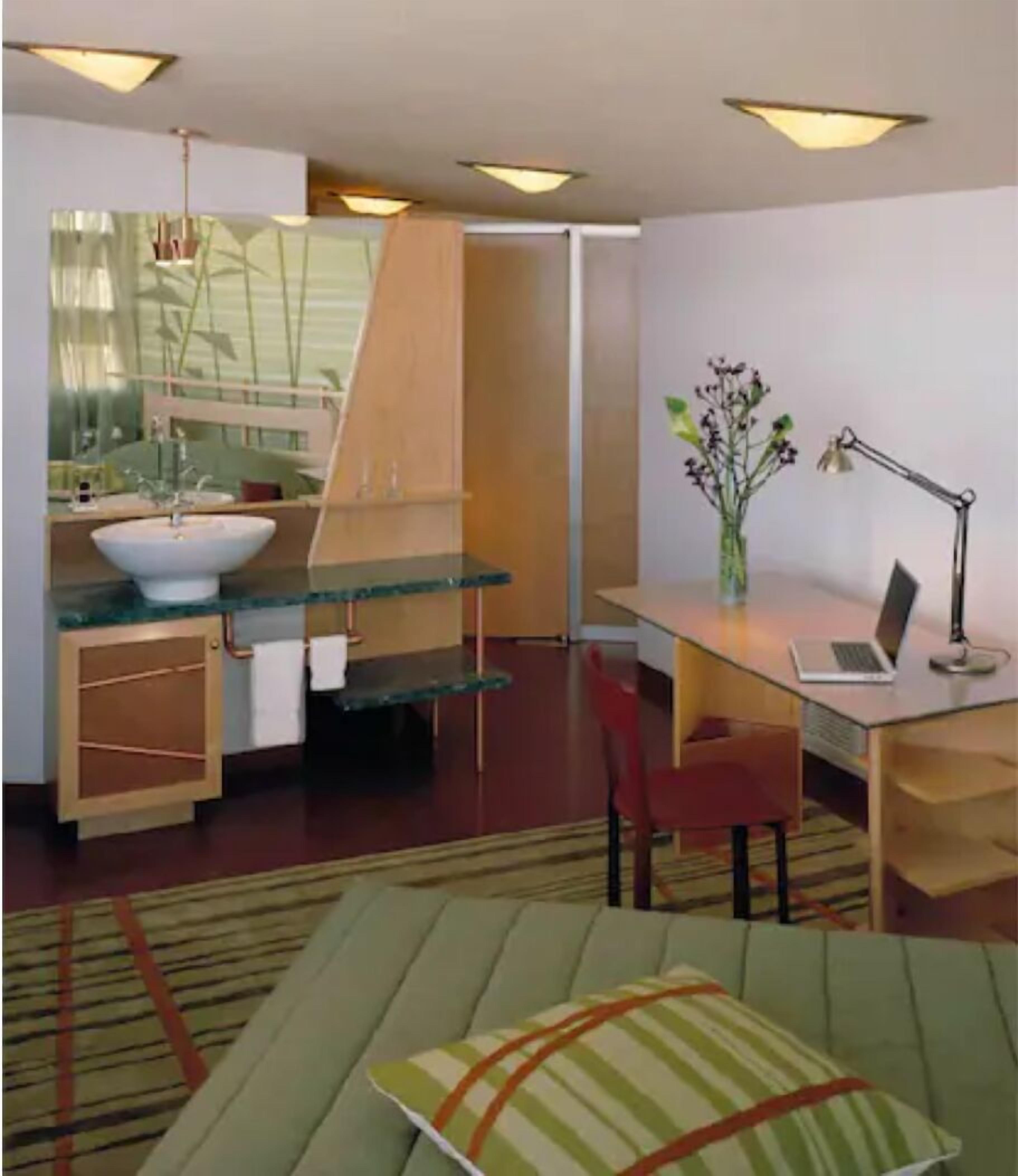 Junior Single Room | In-room safe, desk, blackout drapes, iron/ironing board