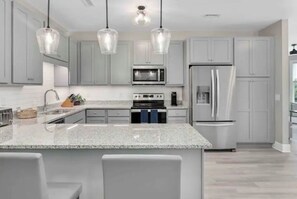 Ofen, Herdplatte, Kochgeschirr/Geschirr/Besteck