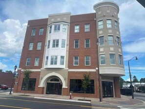 Exterior - Happy Place - DT Fuquay, Top Floor, Best Skyline View (Fuquay-Varina)