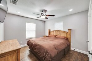 2 Schlafzimmer, Zimmersafe, Bügeleisen/Bügelbrett, Reisekinderbett