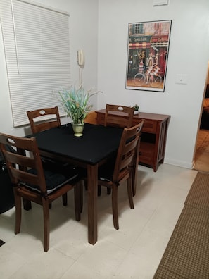 Dining - The Three C's...Calm, Classy & Comfortable! (Kansas City)