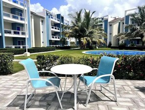 Outdoor dining - Steps to the beach, pool, parking, BBQ (Punta Cana)