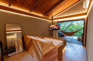 Caja de seguridad en la habitación y decoración personalizada 