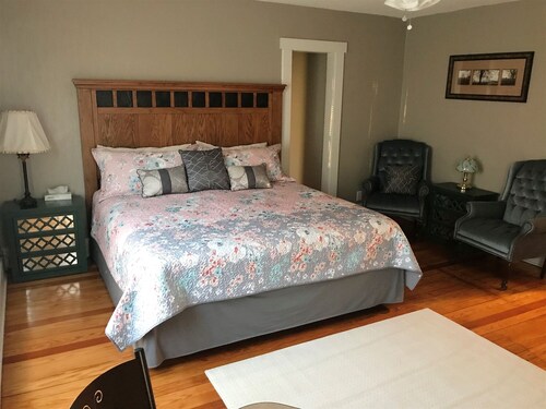 Grayhouse Inn - Room #8
