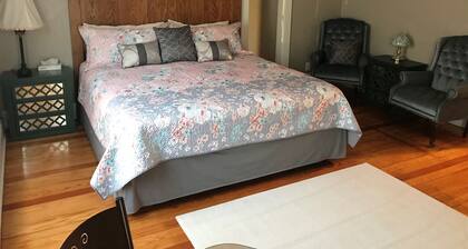 Grayhouse Inn - Room #8