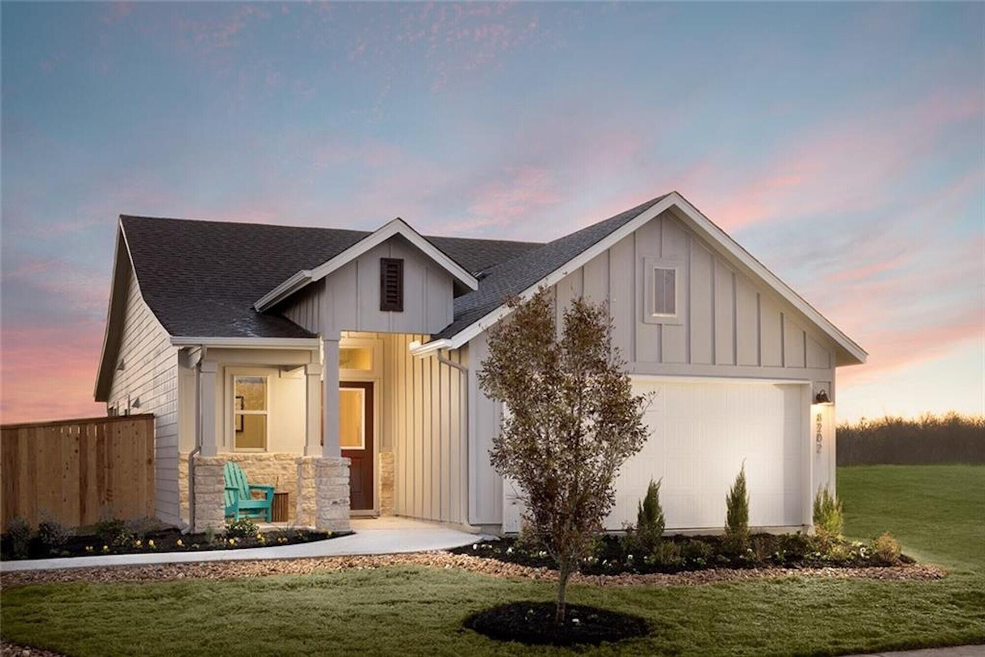 Beautifully Decorated 3 Bedroom 2 Bathroom Home Near Downtown