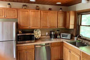 Fridge, microwave, oven, stovetop - Poconos Top Rated Resort - Saw Creek Estates (Bushkill)
