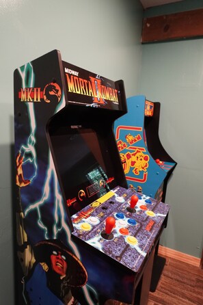 Game room - Poconos Top Rated Resort - Saw Creek Estates (Bushkill)