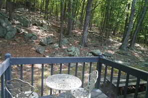 Outdoor dining - Poconos Top Rated Resort - Saw Creek Estates (Bushkill)