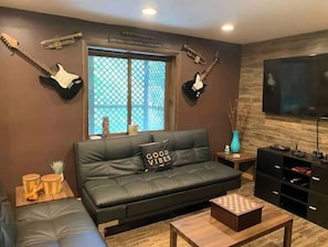 Smart TV, fireplace - Poconos Top Rated Resort - Saw Creek Estates (Bushkill)