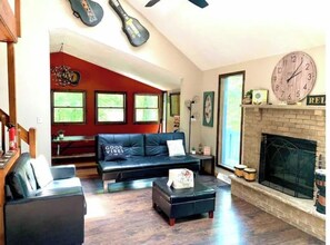 Smart TV, fireplace - Poconos Top Rated Resort - Saw Creek Estates (Bushkill)