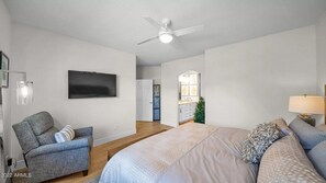 3 bedrooms, desk, free WiFi, bed sheets