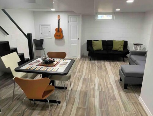 Lancaster Musically Inspired Home Downtown Sleeps6