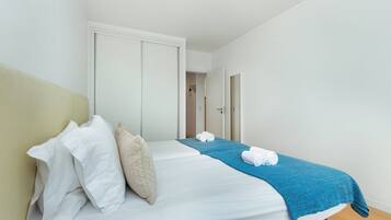 1 bedroom, desk, iron/ironing board, internet