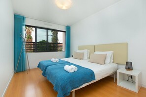 1 多间卧室、办公桌、熨斗/熨衣板、上网接入