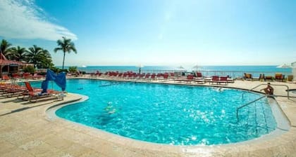 Oceanfront renovated condo on the beach - amazing ocean view