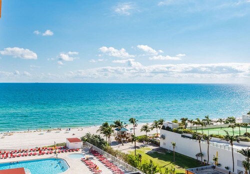 Oceanfront renovated condo on the beach - amazing ocean view