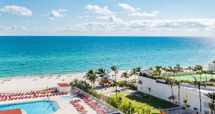Oceanfront renovated condo on the beach - amazing ocean view