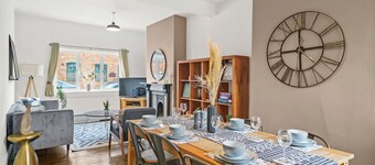 🌟Central House - Free Parking + Pool Table + Wifi🌟