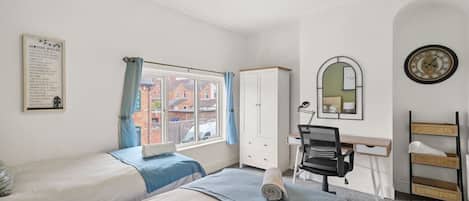 3 bedrooms, desk, iron/ironing board, travel crib
