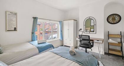 Central House • Free Parking • Pool Table • Virgin TV • Fast WiFi • Spacious Garden • Yoko Property