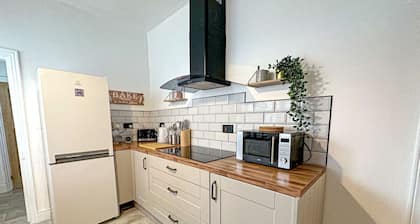 🌟Central House - Free Parking + Pool Table + Wifi🌟