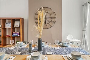 Dining - Central House • Free Parking • Pool Table • Virgin TV • Fast WiFi • Spacious Garden • Yoko Property (Northampton)