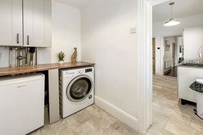 Interior - Central House • Free Parking • Pool Table • Virgin TV • Fast WiFi • Spacious Garden • Yoko Property (Northampton)