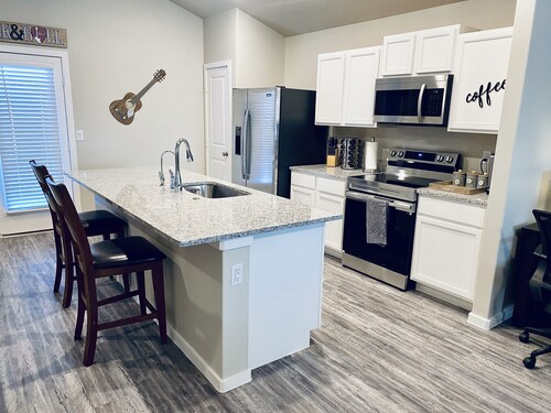 ROCK&ROLL~KING BED-TEXAS TECH-LUBBOCK- NEW-3 BDRM SLEEPS 6