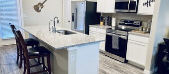 ROCK&ROLL~KING BED-TEXAS TECH-LUBBOCK- NEW-3 BDRM SLEEPS 6