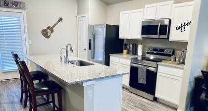 ROCK&ROLL~KING BED-TEXAS TECH-LUBBOCK- NEW-3 BDRM SLEEPS 6
