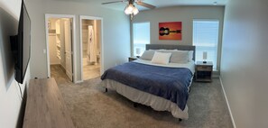 3 habitaciones, escritorio y tabla de planchar con plancha 