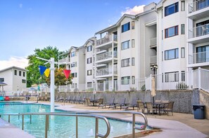 Pool - Relax Poolside! Lake-View Retreat in Osage Beach (Osage Beach)
