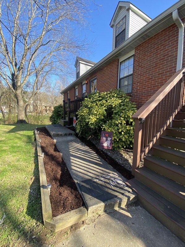 Property grounds - The NashvilleNest 3BR 2Ba Large Fenced Yard 15 Min to DT (Nashville)