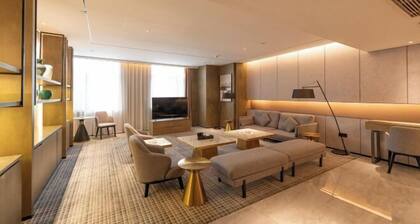 Huarong Hongfa International Hotel (People's Square)