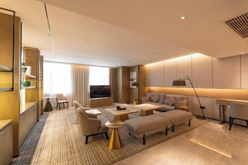 Huarong Hongfa International Hotel (People's Square)