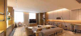 Huarong Hongfa International Hotel (People's Square)