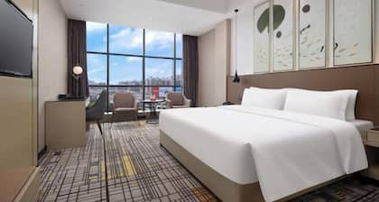 Huarong Hongfa International Hotel (People's Square)