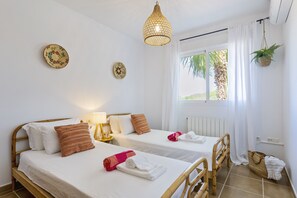 3 chambres, fer et planche à repasser, Wi-Fi gratuit, draps fournis