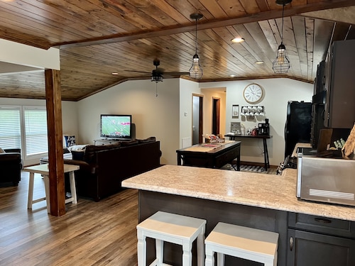 NEW! 4Bed/ 2 Bath home near Moors Resort and Marina by Kentucky Lake 