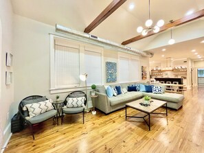 Smart TV - W O W! ! Designer Chic Luxury Garden District Home (New Orleans)