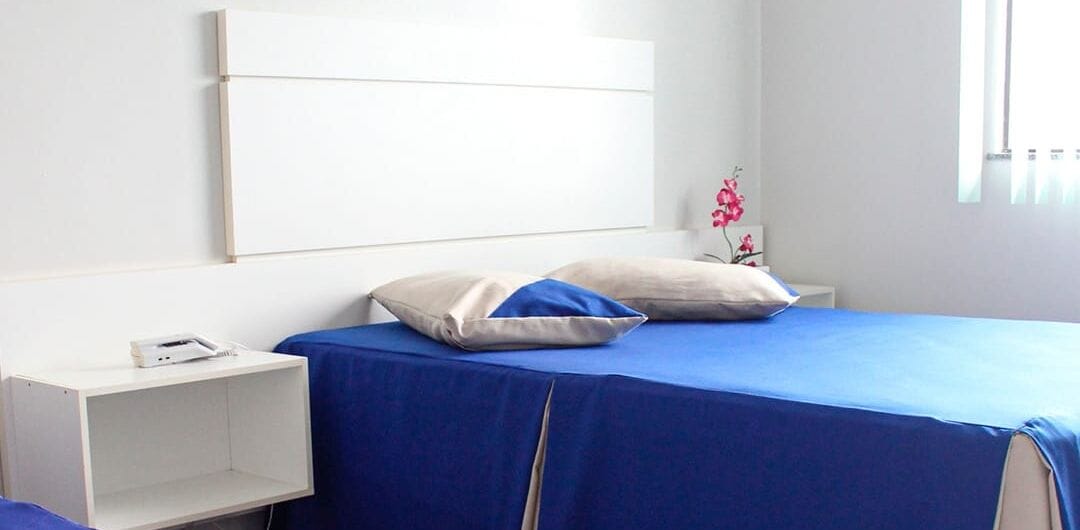 Escrivaninha, espaço de trabalho para notebook, Wi-Fi de cortesia