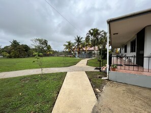 Front of property - Warrie Head House near the Zoo (La Democracia)