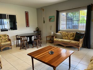 Warrie Head Zoo House | Living area