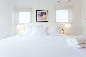 Individually furnished, iron/ironing board, free cots/infant beds - Accra Luxury Apartments at Pine Court (Accra)